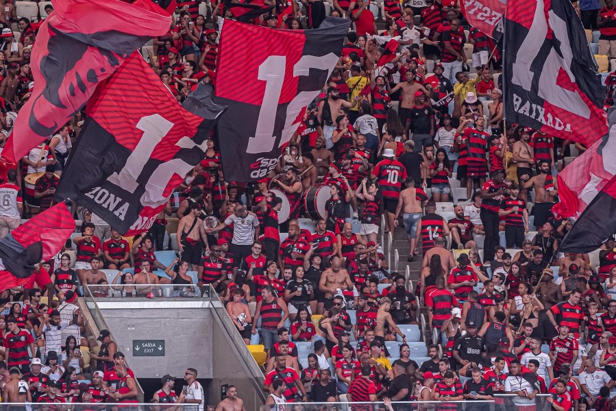 Flamengo vence Corinthians por 2 a 0 no Maracanã em partida pelo Brasileirão