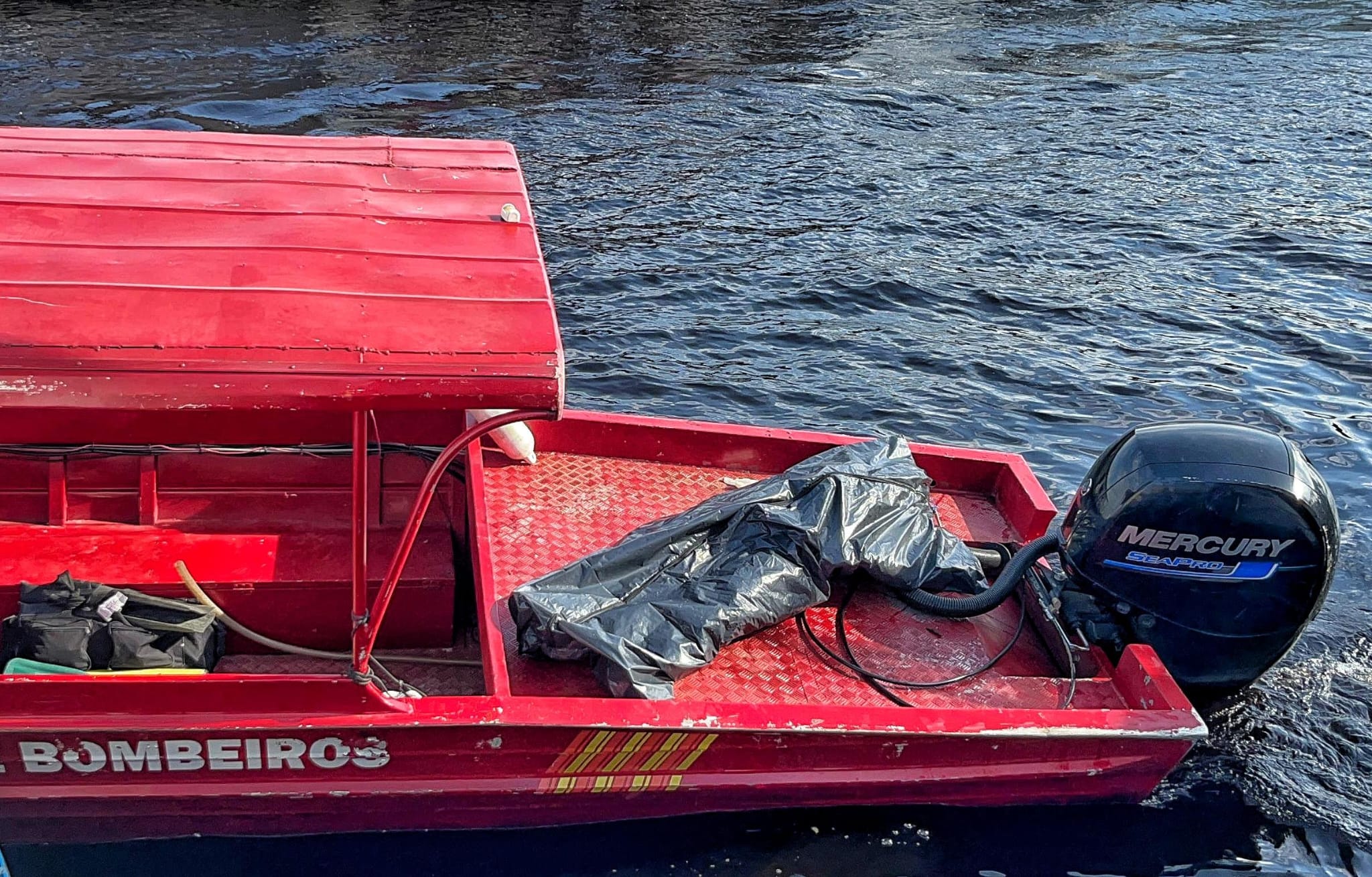 Com golpes no rosto, homem é achado boiando no rio na Feira da Panair