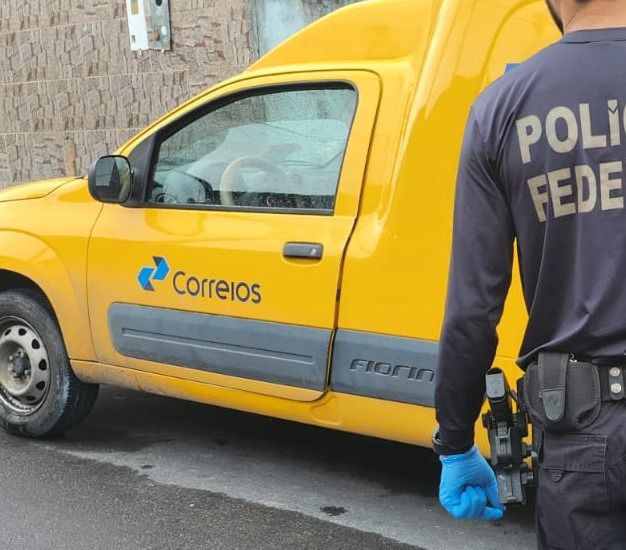 Criminosos roubam carga dos Correios e fazem motorista refém no Amazonas