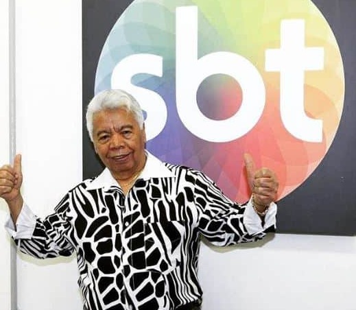 Roque, ex-assistente de Silvio Santos, é internado com sangramento no crânio