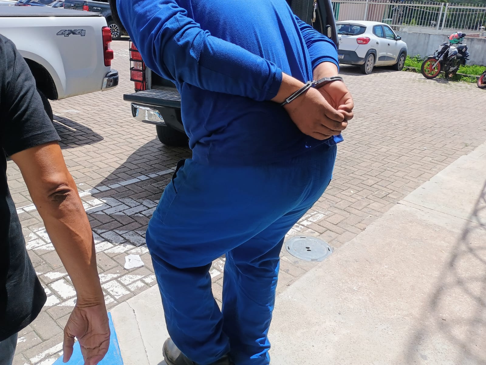 Indígena é preso por estuprar enteada e filha em Manaus; mãe sabia e espancava as vítimas