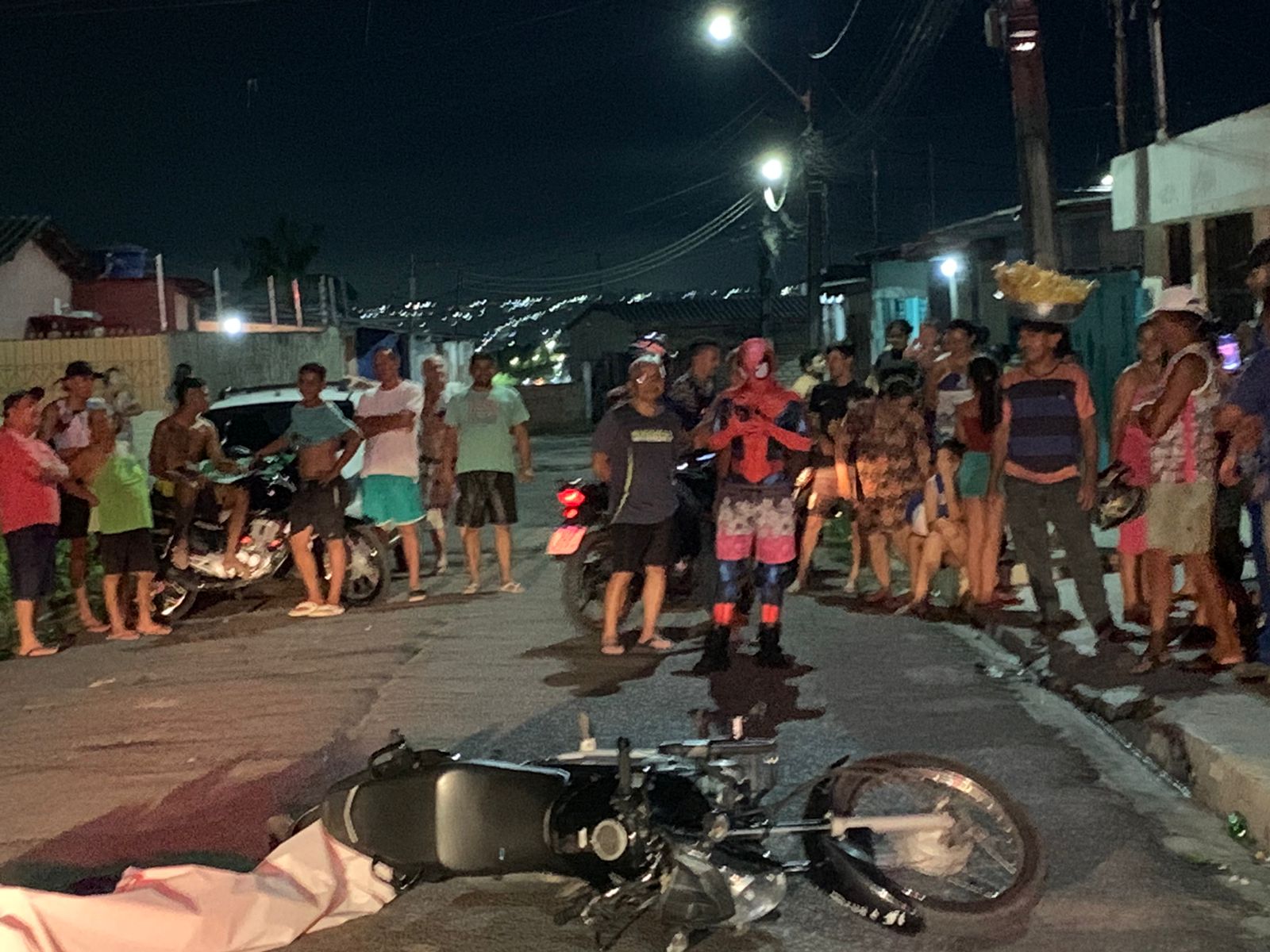 Homem leva tiro, cai de moto e morre durante assalto em Manaus