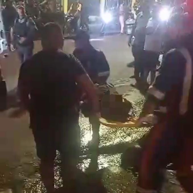 Jovem leva tiro na cabeça dentro de barbearia no Mutirão