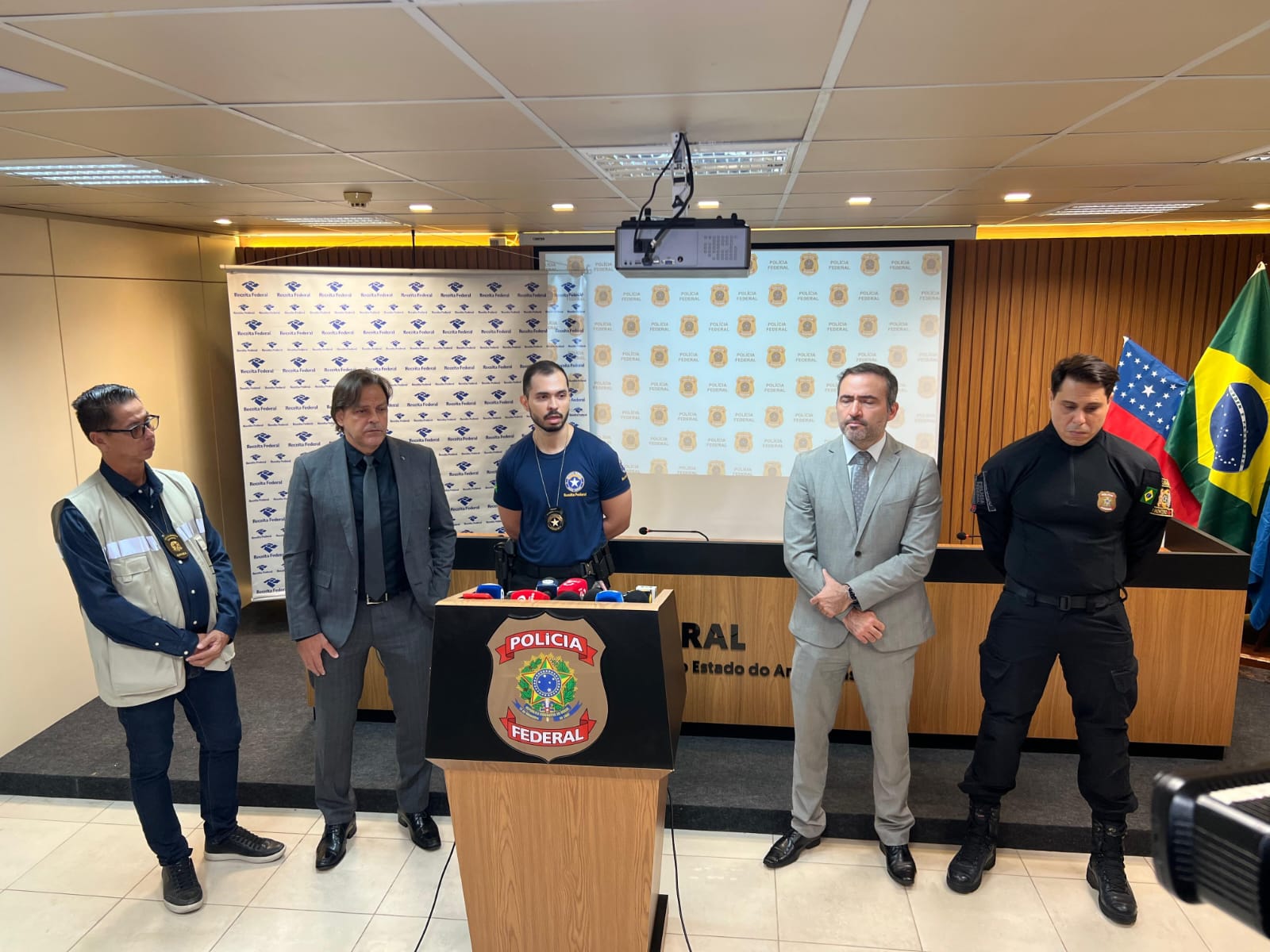 Quatro pessoas são presas pela PF durante operação contra contrabando de cigarro eletrônico em Manaus