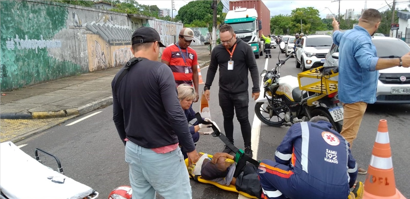Motociclista sofre acidente e deixa avenida Efigênio Salles interditada
