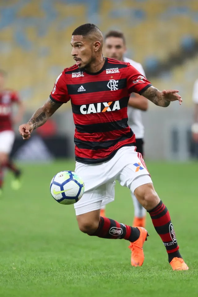 Paolo Guerrero, ex-Flamengo, teve R$ 2,3 milhões de FGTS sacados em golpe