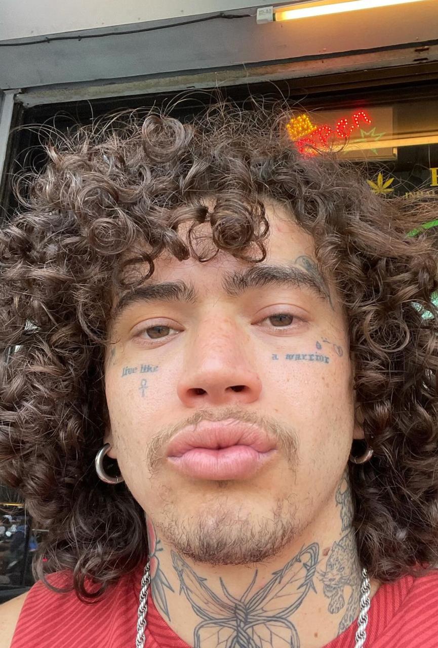 Whindersson relata dia em que tentou su1cídio e revela ter sido abusado na infância