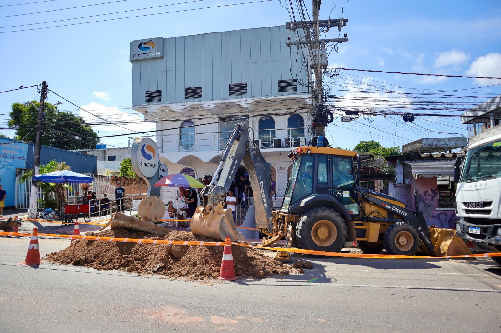Trecho da avenida Constantino Nery é interditado para obra em Manaus