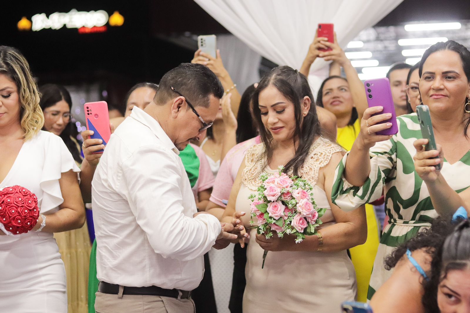 Projeto Casamento Social Coletivo celebra união de 67 casais em Coari