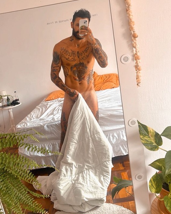 Ex-BBB Wagner Santiago dá detalhes sobre botox que fez no pênis: "mole já é bonitão"