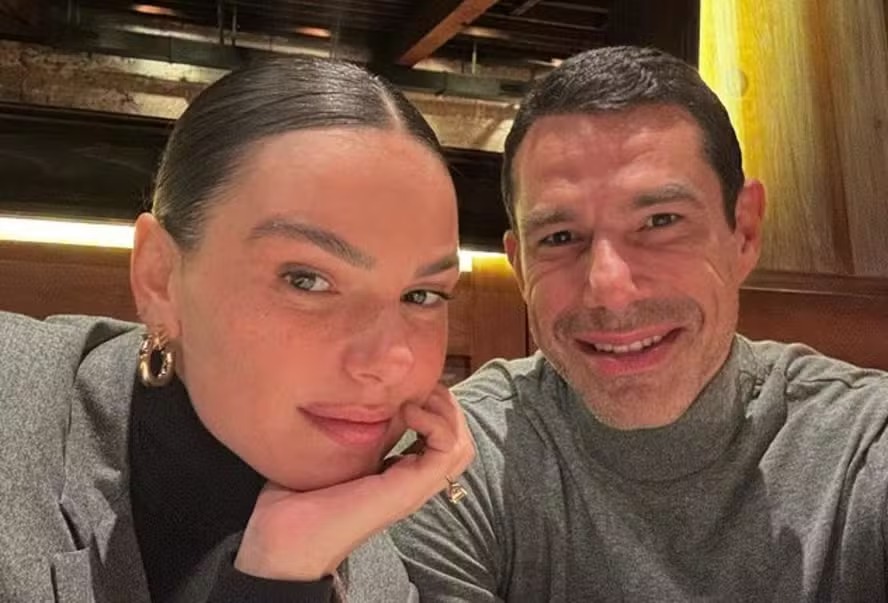 Isis Valverde e Marcus Buaiz arquivam fotos e levantam suspeitas de separação