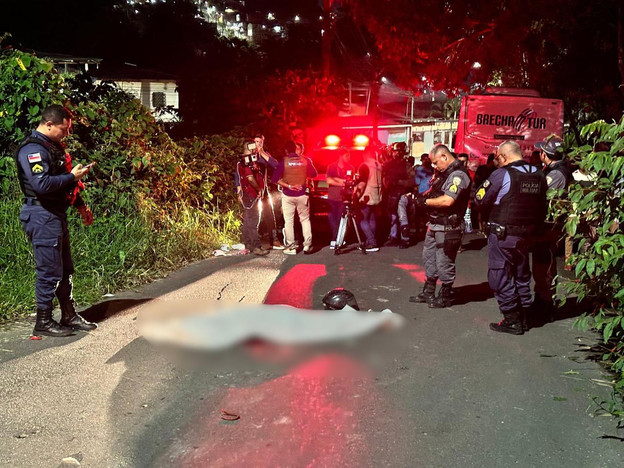 Moradores ouvem tiros e encontram entregador morto no Colônia Terra Nova