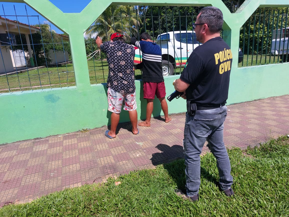 ‘Chiquinho’ e ‘Gordo’ são presos com cocaína e dinheiro do tráfico no Amazonas