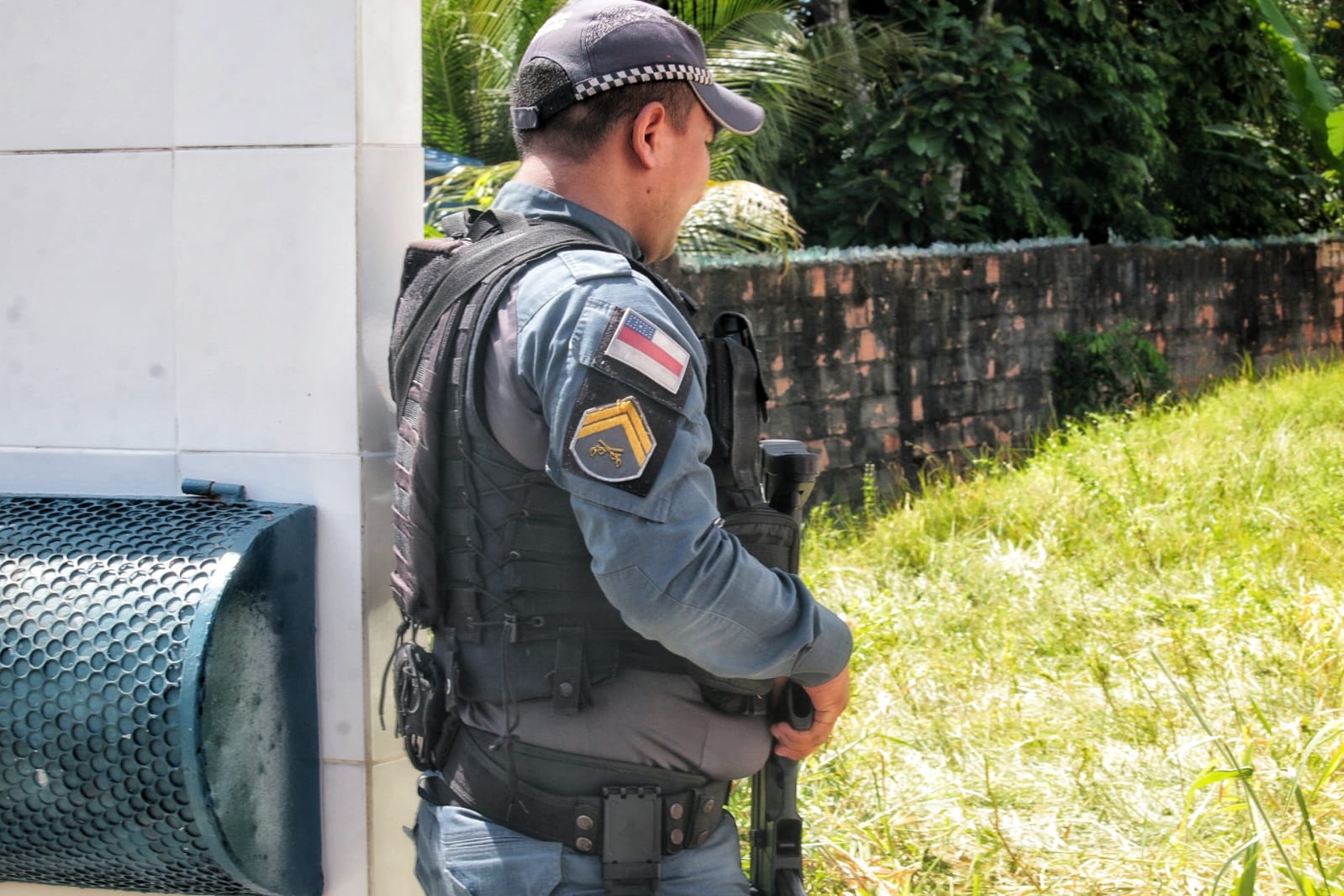 Homem é assassinado com tiros na cabeça ao lado de restaurante no Tarumã