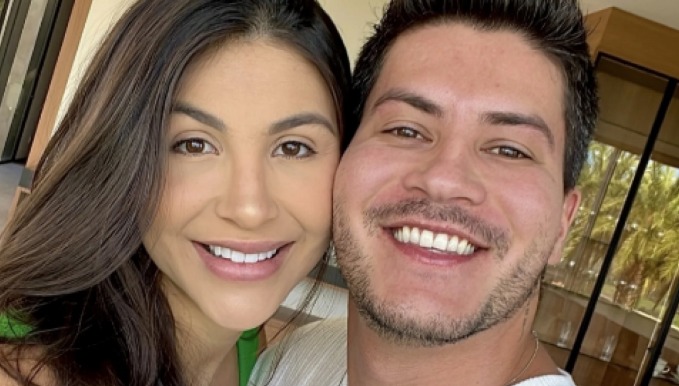 Arthur Aguiar recorre ao leite materno da namorada como ‘remédio’ para os olhos; Entenda