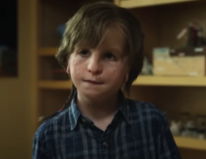 Ele cresceu! Ator mirim do filme 'Extraordinário' surge irreconhecível em formatura