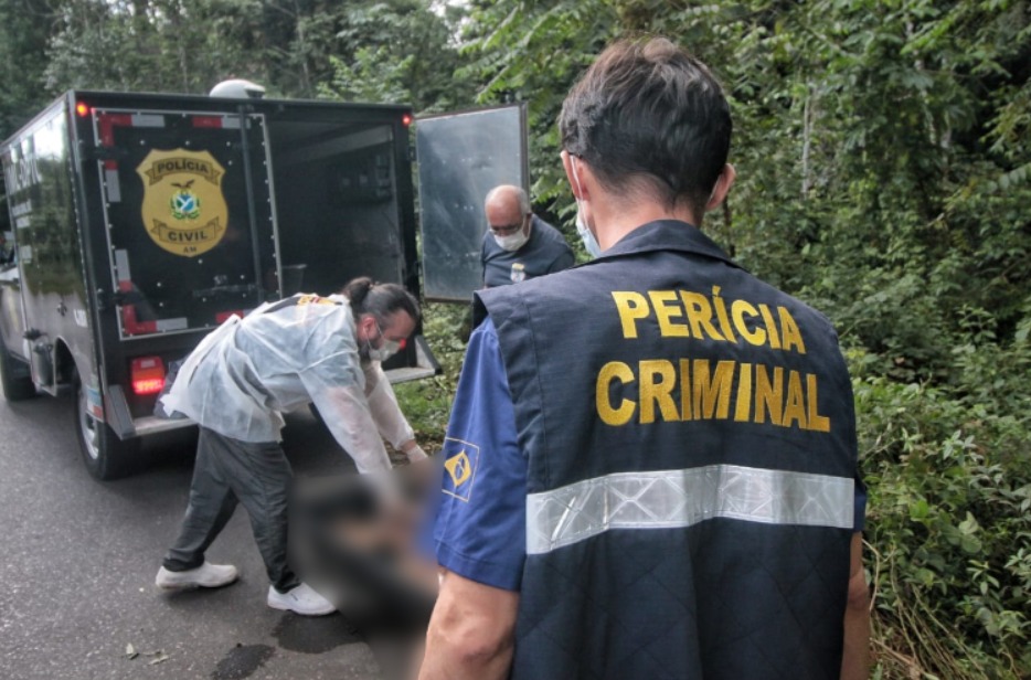 Mulher encontrada morta no Tarumã pode ser desaparecida; mãe vai ao IML