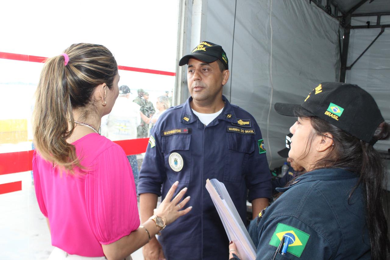 Prefeitura de Manaus fiscaliza embarcações na operação 'Chapa Quente' rumo a Parintins