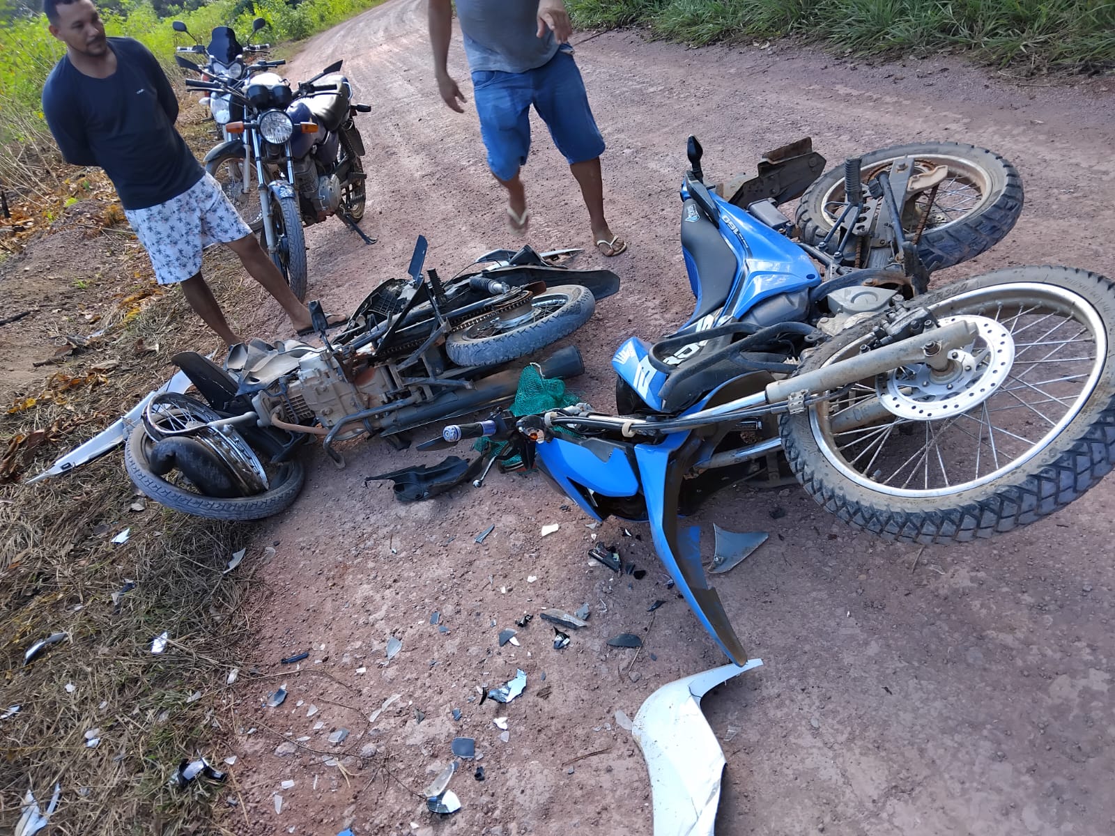 Jovem morre ao bater de frente com moto de irmão em ramal na AM-070