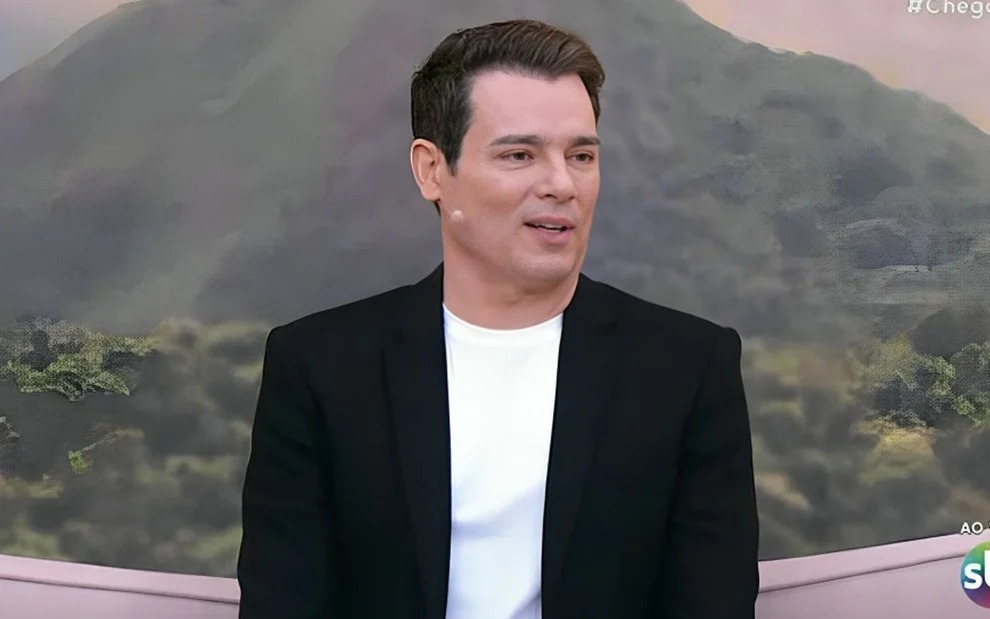 Celso Portiolli reclama ao vivo e causa climão no SBT