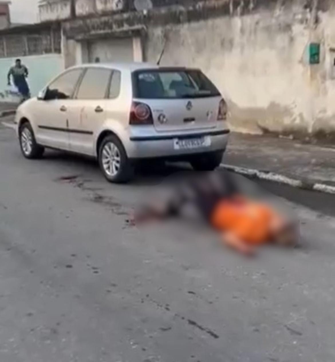 Mulher é morta pelo ex-marido na porta do trabalho; casal separou há 4 meses