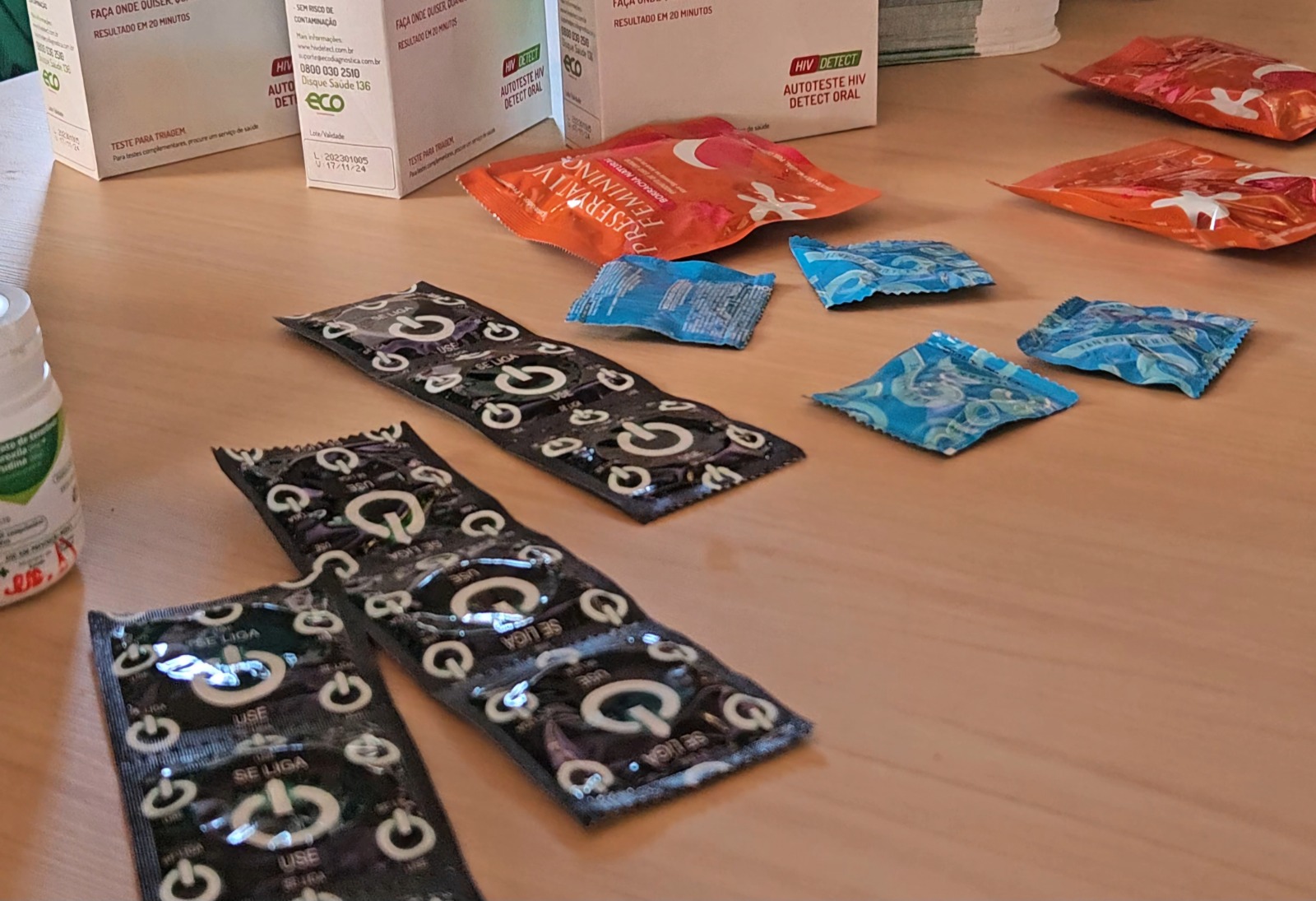 FVS distribui camisinhas e alerta sobre prevenção ao HIV/AIDS no Festival de Parintins