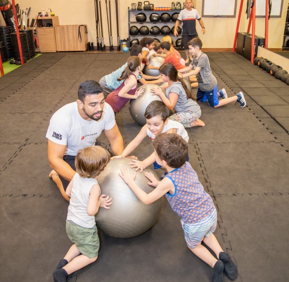 Colônia de Férias promove esporte e diversão para crianças