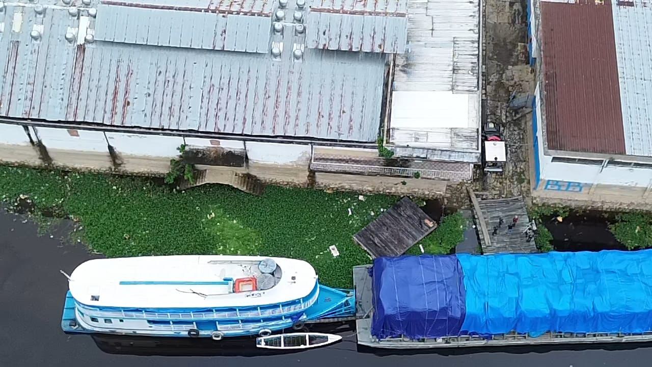 Funcionários encontram corpo decapitado boiando em rio atrás de empresa em Manaus