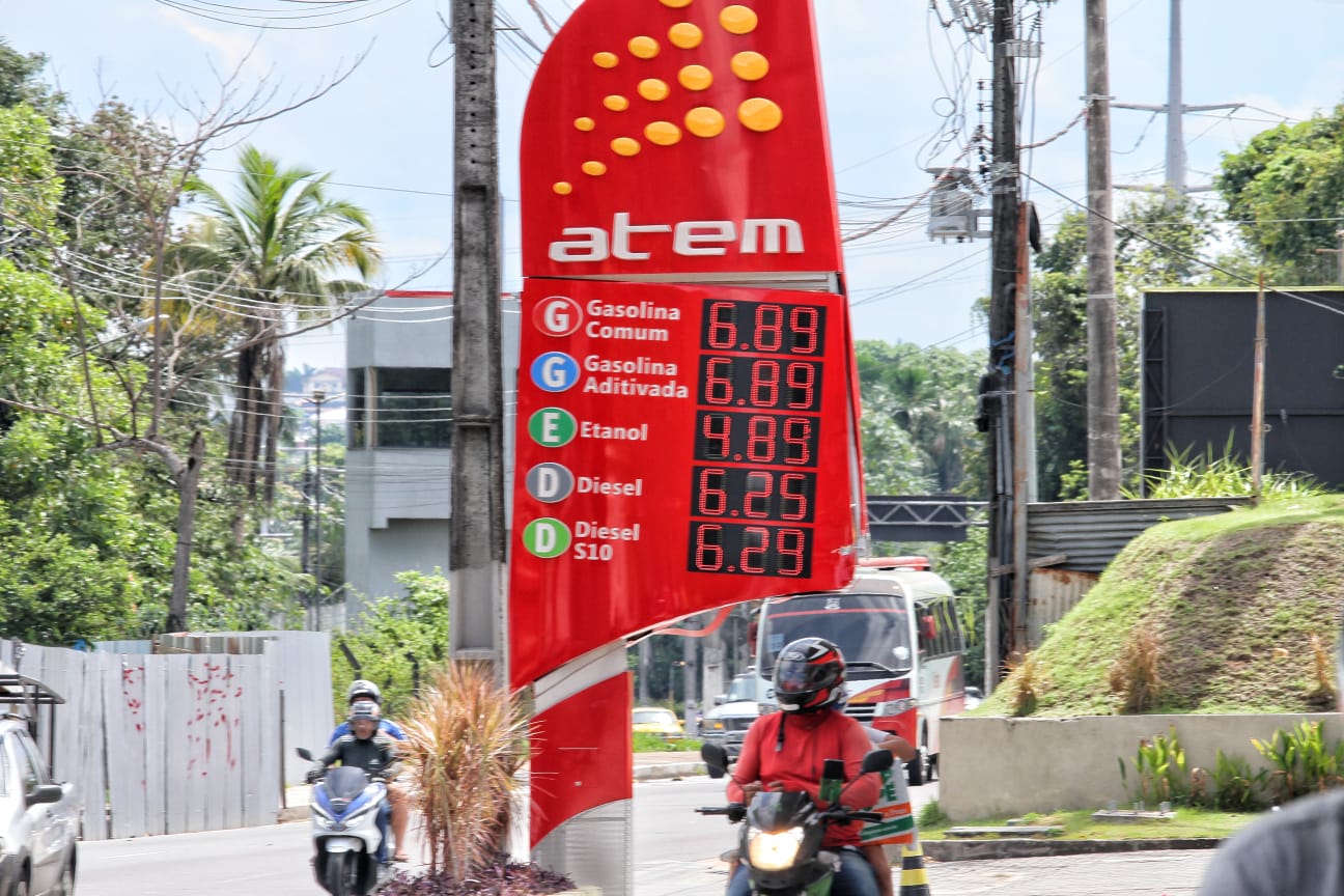 Postos de Manaus vendem gasolina até 500% mais cara que reajuste da refinaria