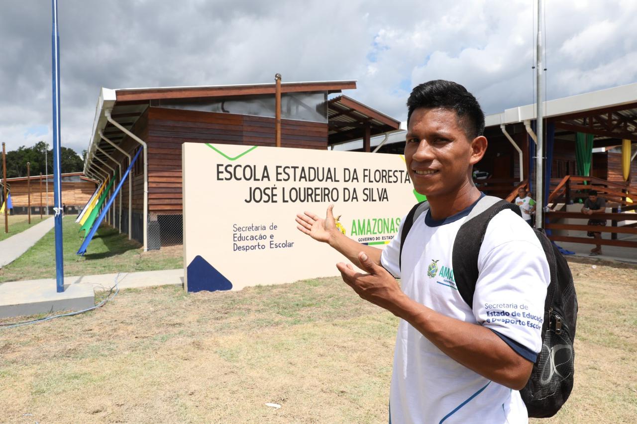 “Trabalhei na construção e vou terminar meus estudos aqui”, diz aluno que fará EJA na 1ª Escola da Floresta  
