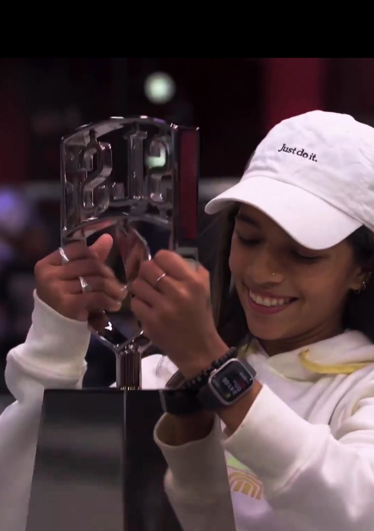 Sem a mãe, Rayssa Leal é acompanhada por colaboradora do COB