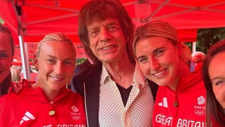 Mick Jagger posa com atletas olímpicos e brasileiros não perdoam: "zicou"