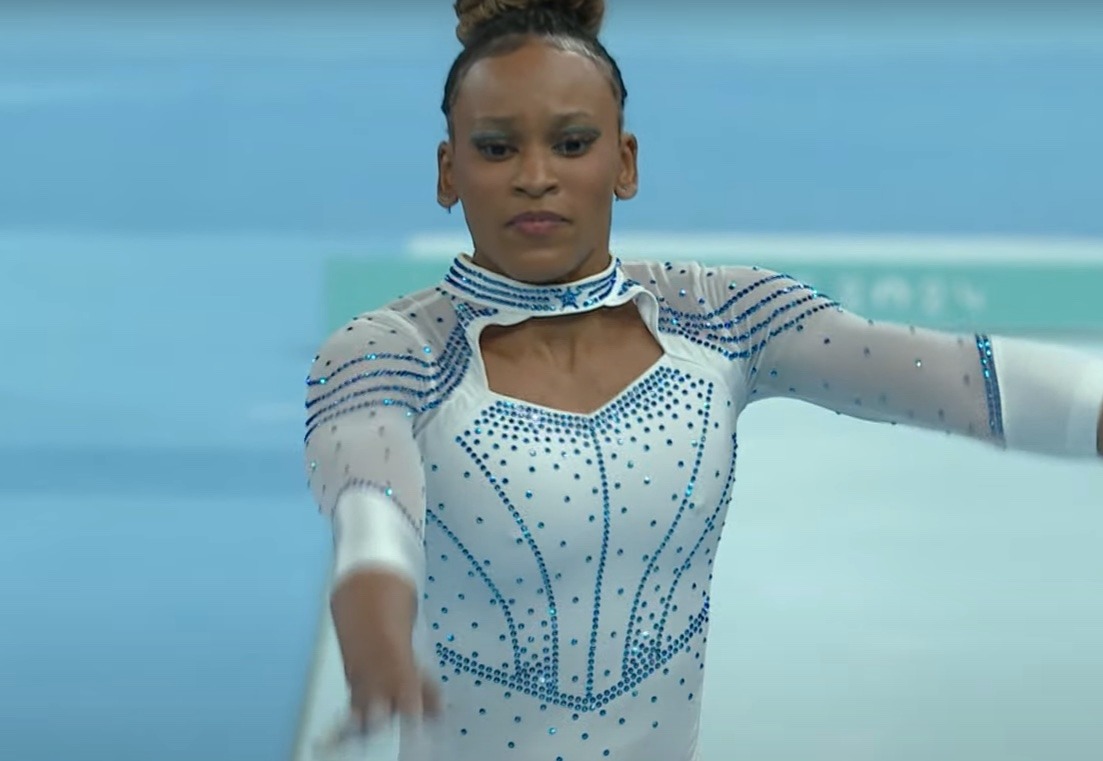 Rebeca Andrade faz bonito e leva a prata na final dos saltos