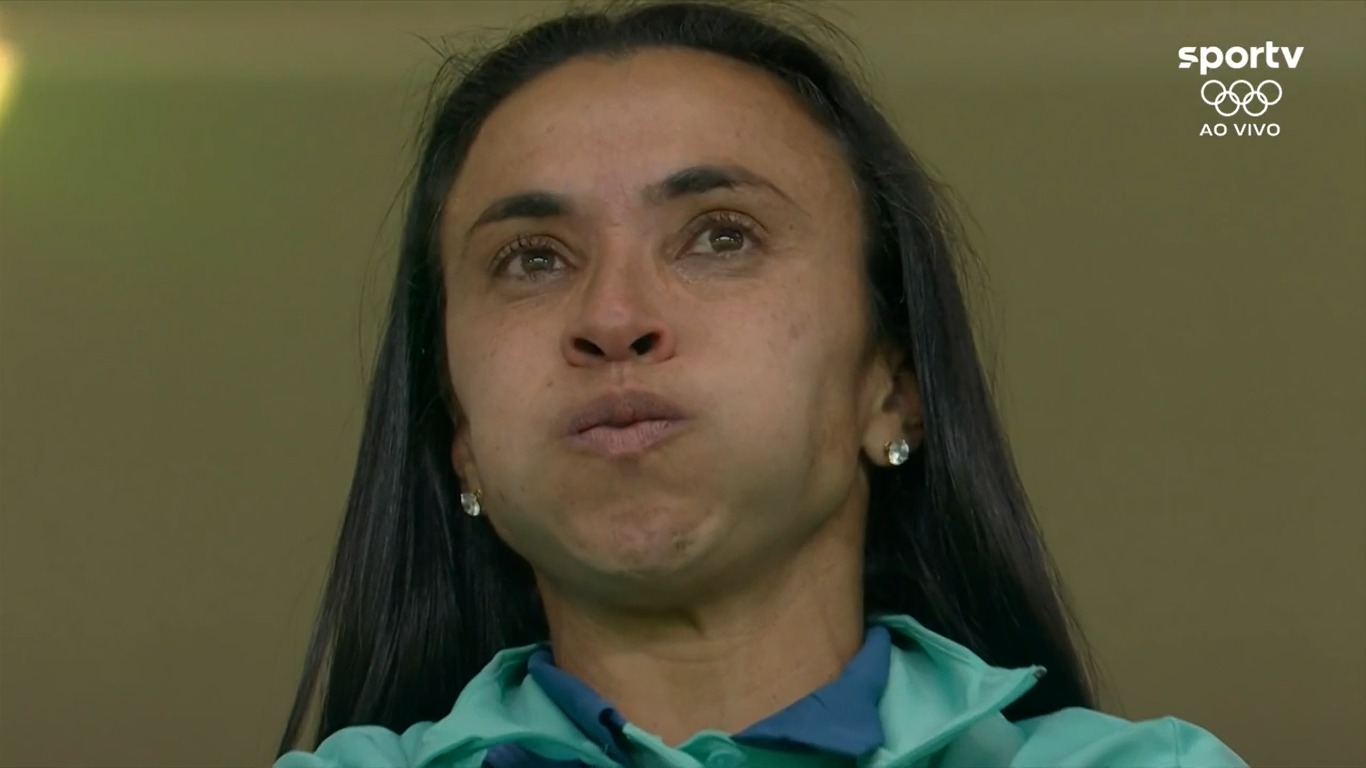 Marta chora de alívio em vitória do Brasil sobre a França 