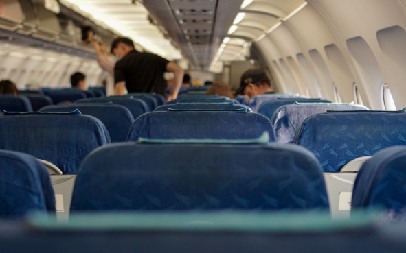 Passageiro causa tumulto violento em voo internacional e avião faz pouso em Belém