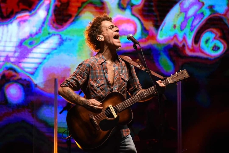 Nando Reis faz show no Teatro Amazonas neste domingo