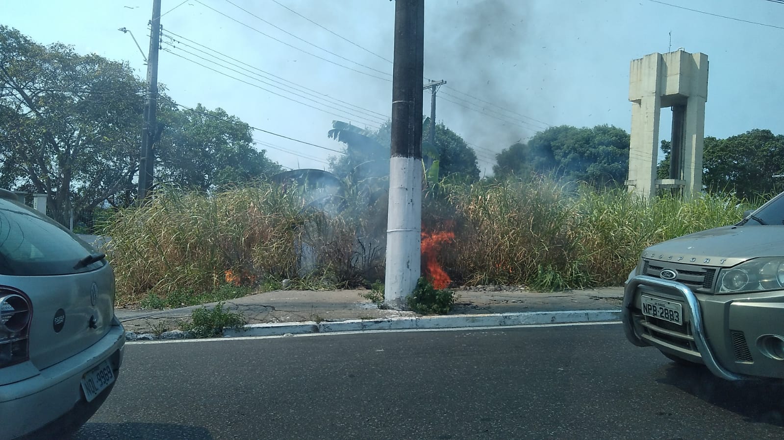 Incêndio na Efigênio Sales deixa trânsito congestionado