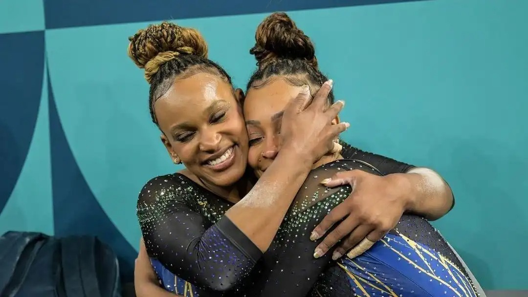 Rebeca Andrade foi apoio de Lorrane Oliveira após perda da irmã: “não soltou minha mão”