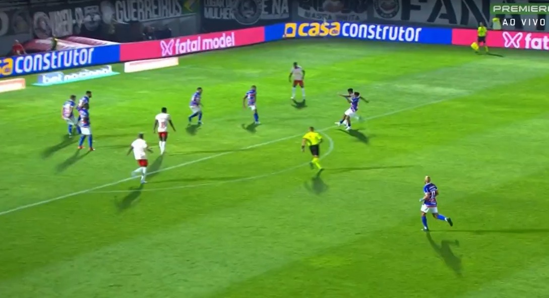 Fortaleza vence Bragantino e vira líder do Brasileirão