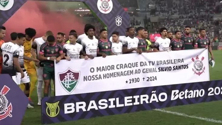 Corinthians e Fluminense fazem homenagem a Silvio Santos