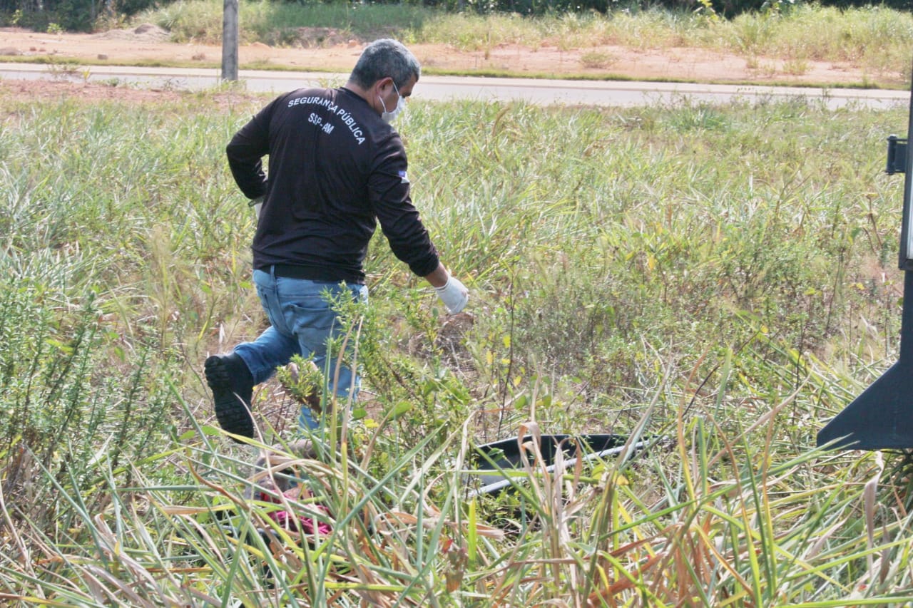 Corpo com corda no pescoço é encontrado em loteamento na Ponta Negra