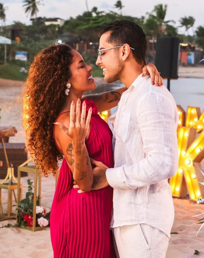 Sthe Matos é pedida em casamento por Kevin Jonny; veja fotos