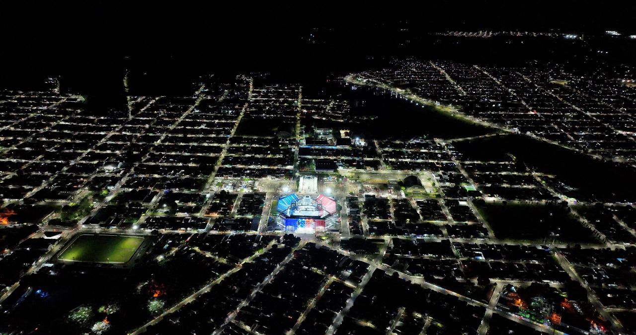 Governo do AM beneficia moradores de Parintins com iluminação pública de LED