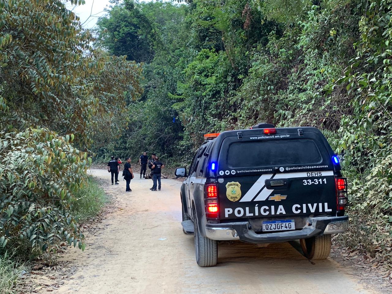 Criminosos matam homem e ateiam fogo no corpo no ramal do Brasileirinho