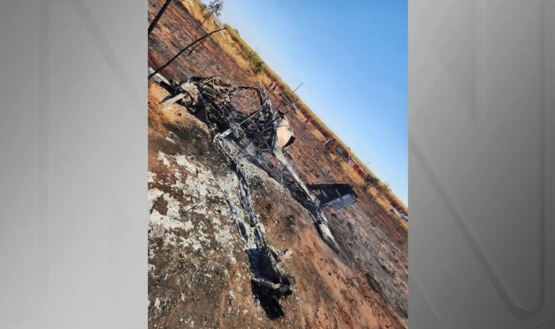 Avião cai durante tentativa de pouso e deixa dois mortos