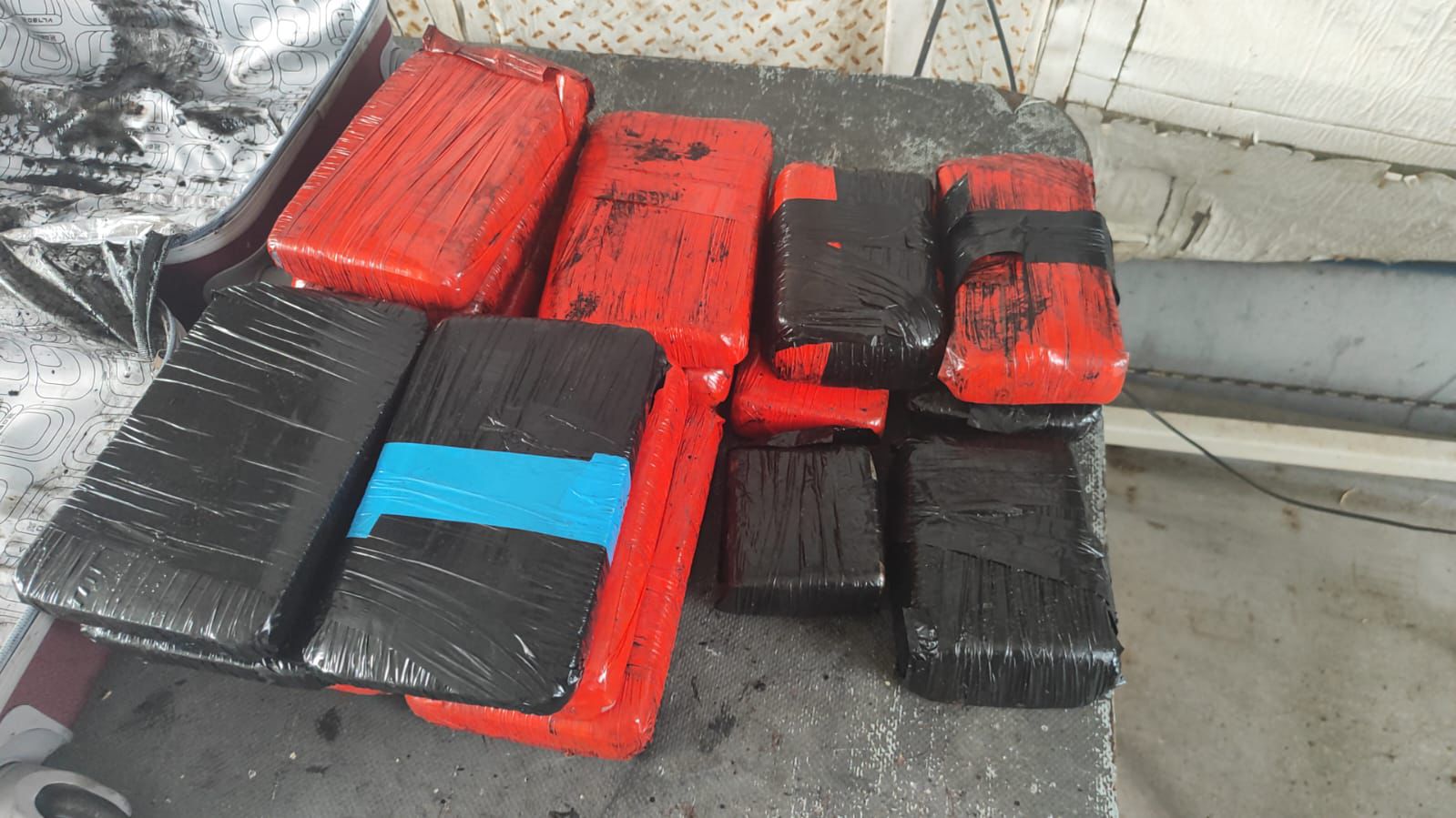 Droga avaliada em mais de R$ 1,5 milhão é encontrada em barco no Amazonas