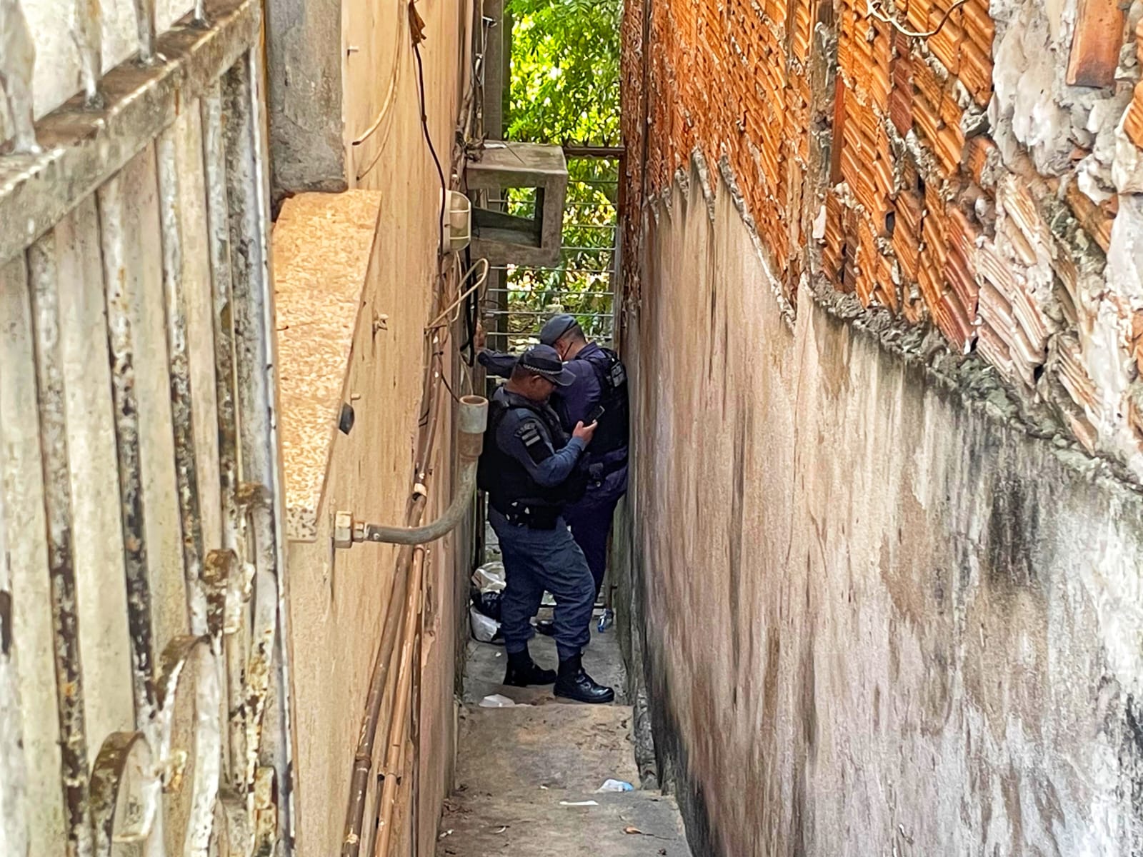 Moradora de rua morre com tiros nas nádegas em Manaus