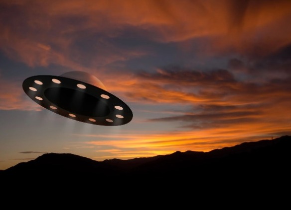 Crença de que alienígenas visitam a Terra gera preocupações e riscos para a sociedade
