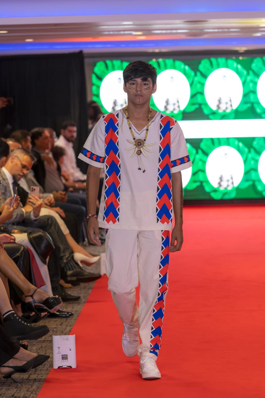 London Fashion Week: Projeto de moda indígena participa de evento internacional