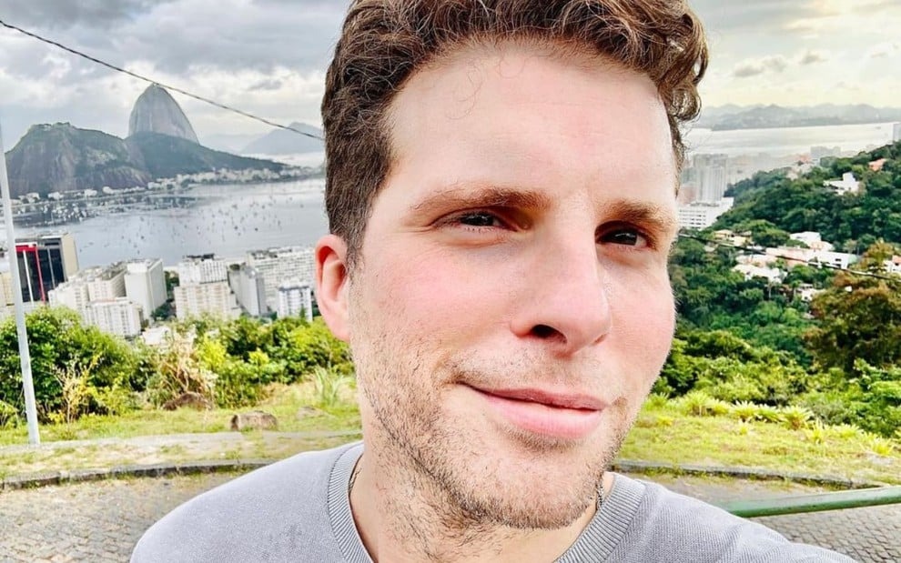 Thiago Fragoso volta atrás após dizer que não consegue personagens por ser 'branco e hétero'